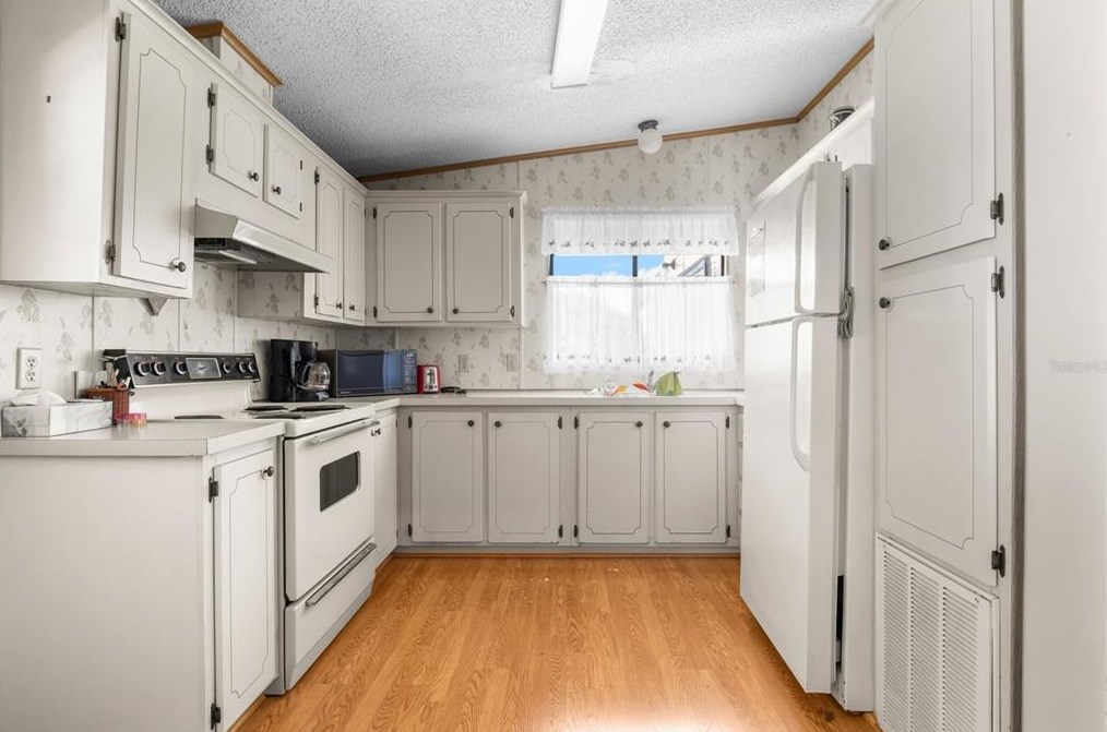 38760 Vulcan Cir, Zephyrhills FL exterior