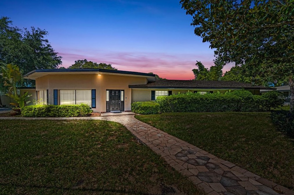 9714 Commodore Dr, Seffner, FL 33584