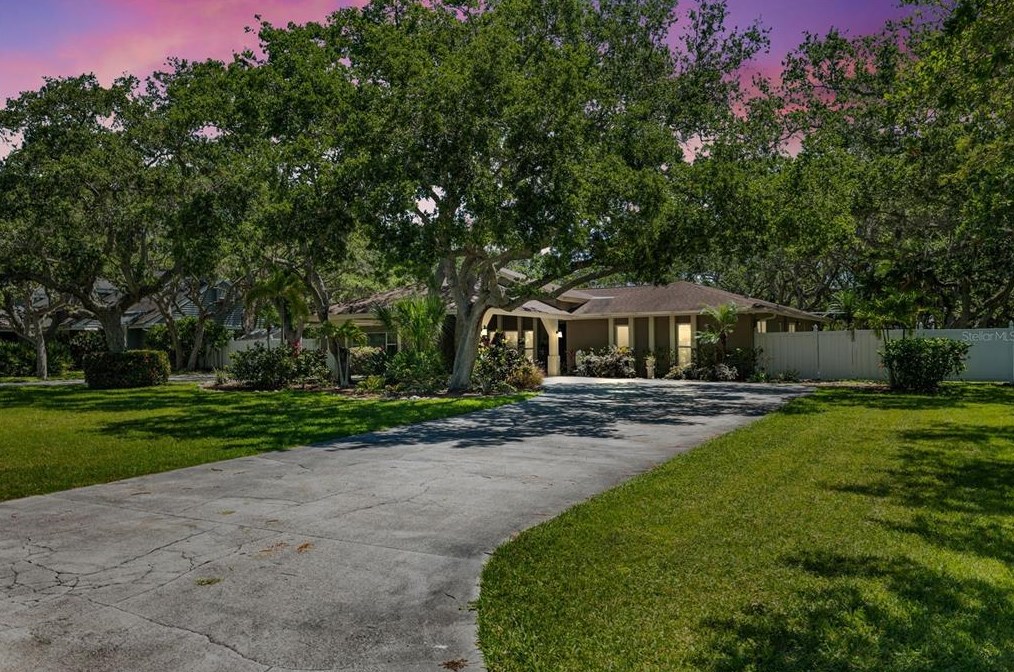 10767 Danielle Dr, Largo FL exterior