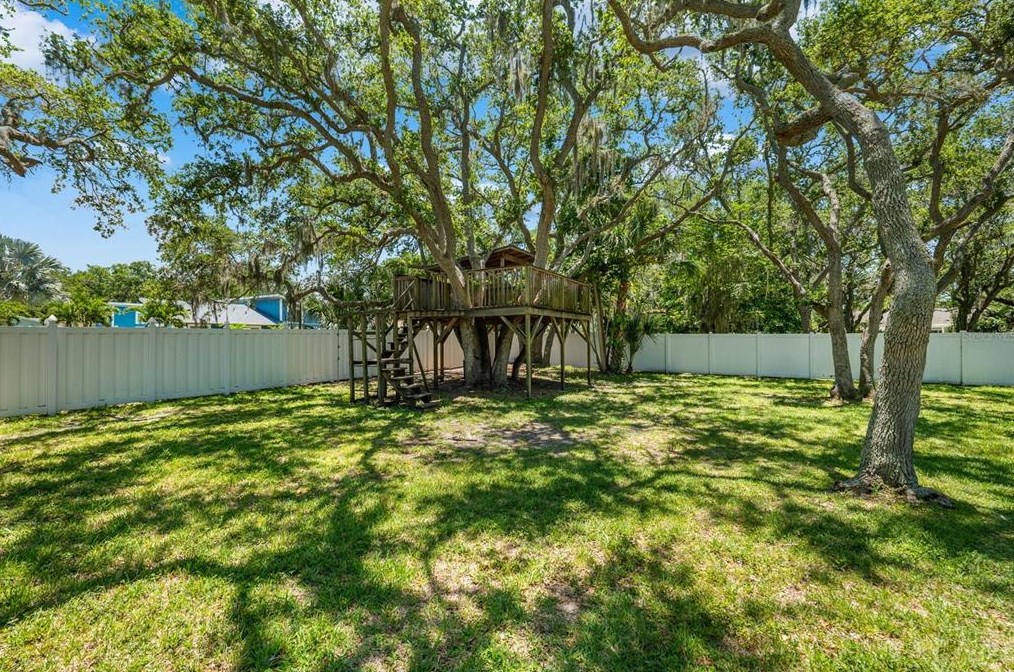 10767 Danielle Dr, Largo FL exterior