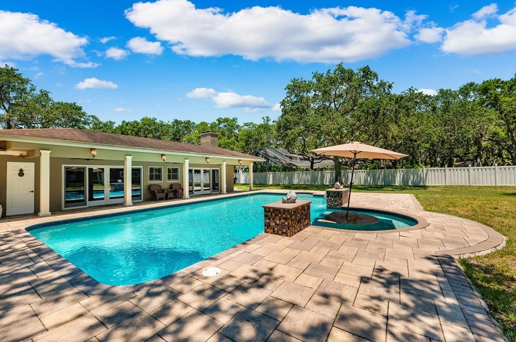 10767 Danielle Dr, Largo FL exterior