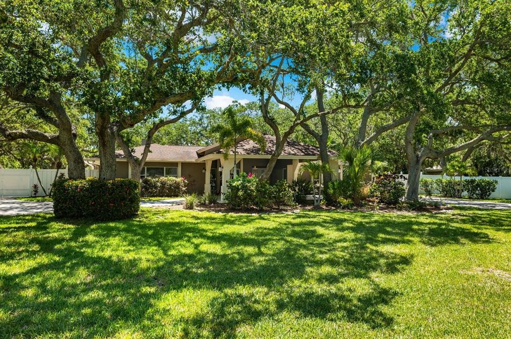 10767 Danielle Dr, Largo FL exterior