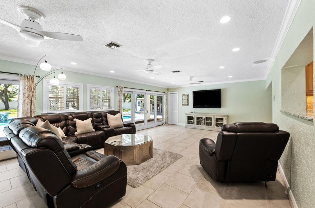 10767 Danielle Dr, Largo FL exterior