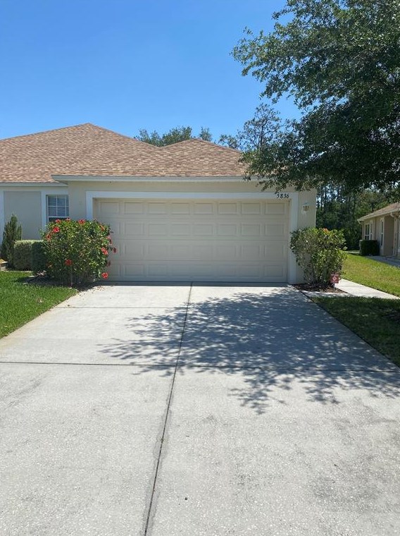 5836 Autumn Shire Dr, Zephyrhills, FL 33541