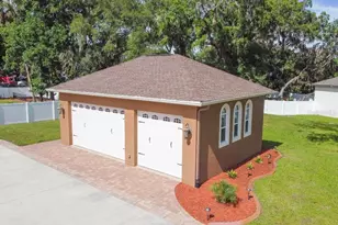 849 John Cressler Dr, Seffner, FL 33584 - Photo 4