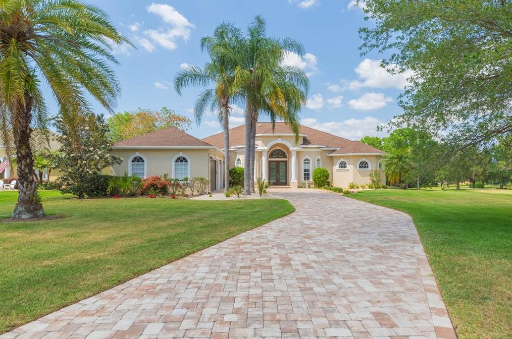 13411 Thoroughbred Dr, Dade City, FL 33525