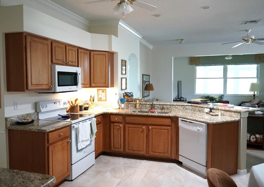 2141 Acadia Greens Dr, Ruskin, FL 33573-8056