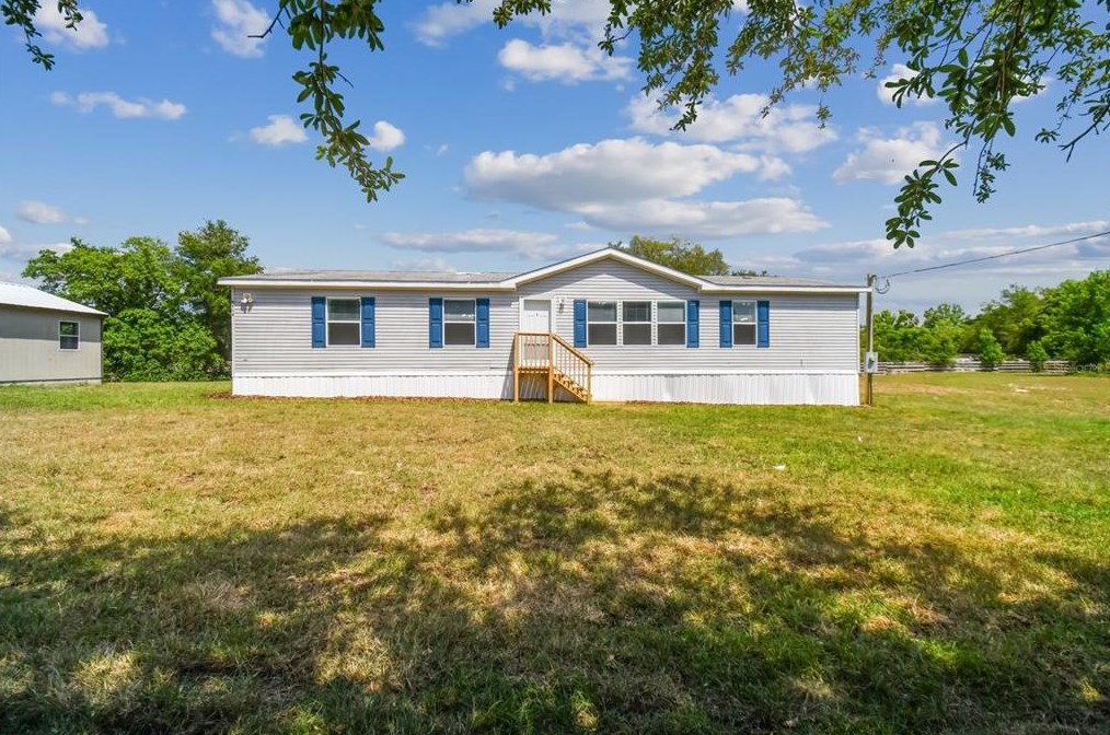 9616 Silverbend Dr, Dade City FL  33525-1466 exterior