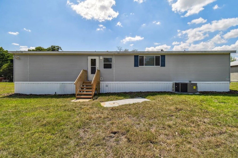 9616 Silverbend Dr, Dade City FL  33525-1466 exterior