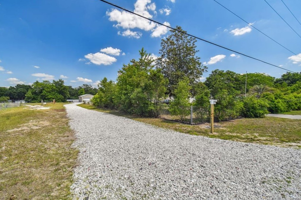 9616 Silverbend Dr, Dade City FL  33525-1466 exterior