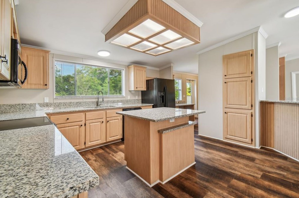 9616 Silverbend Dr, Dade City FL  33525-1465 exterior