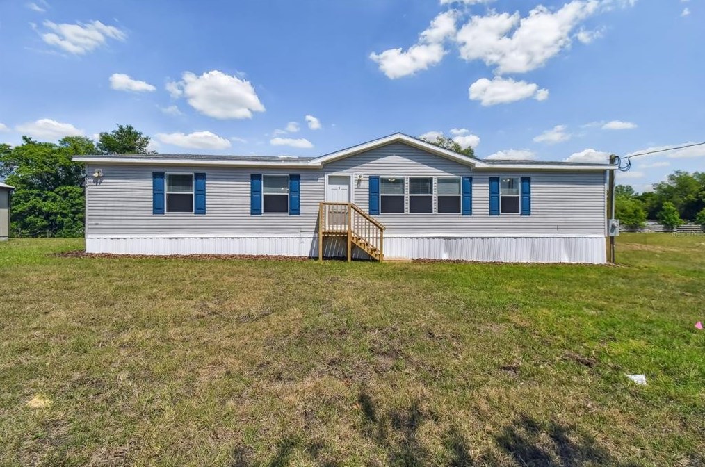 9616 Silverbend Dr, Dade City FL  33525-1466 exterior