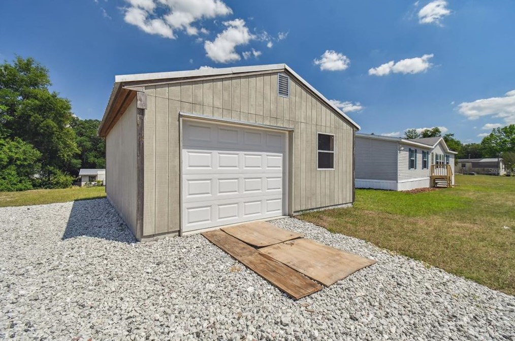 9616 Silverbend Dr, Dade City FL  33525-1466 exterior