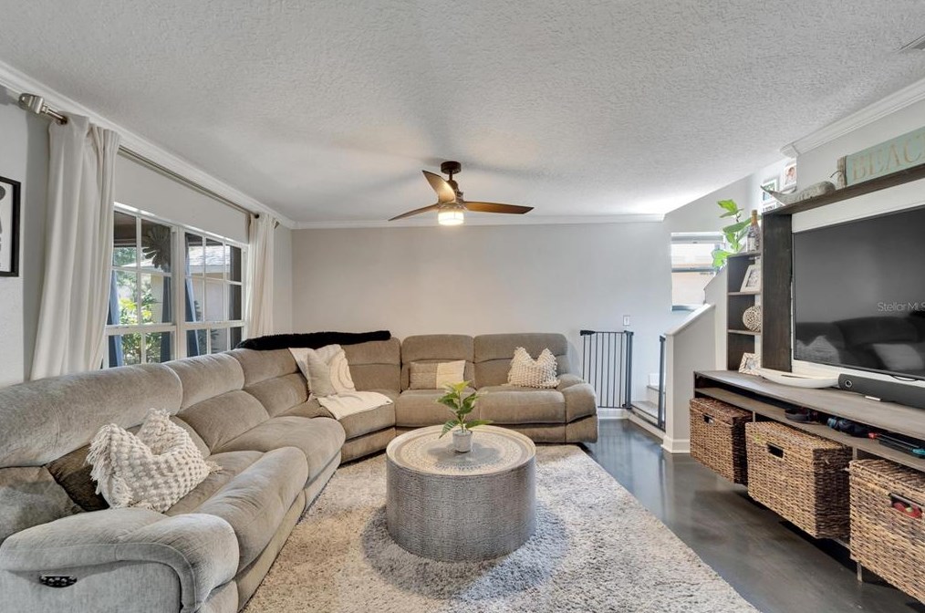 6151 Kiteridge Dr, Lithia FL 33547-5849 exterior