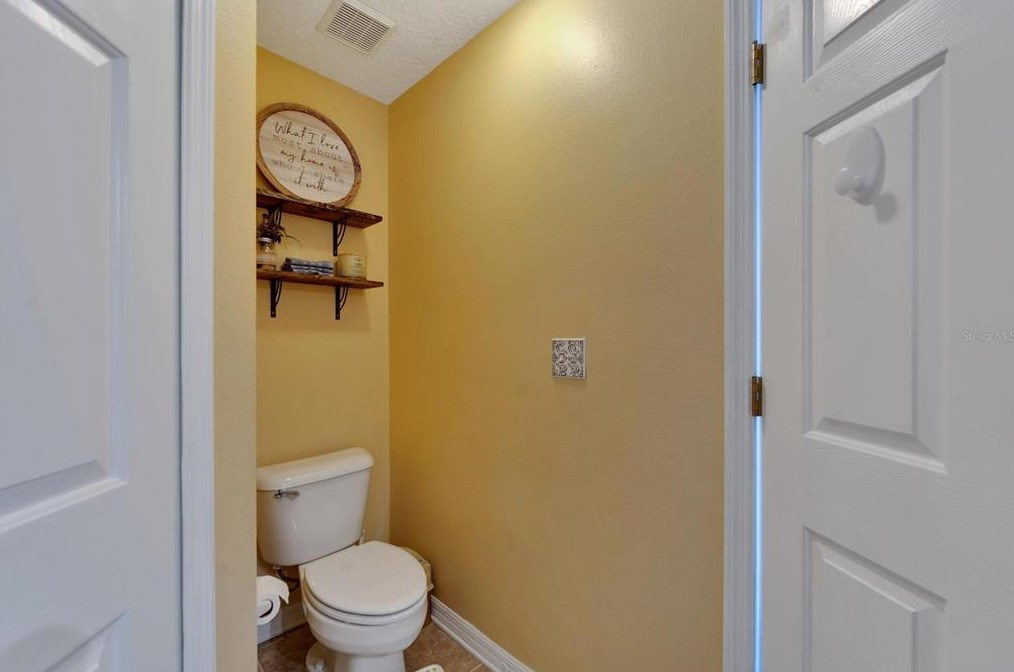 6151 Kiteridge Dr, Lithia FL 33547-5849 exterior