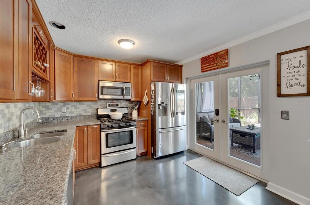 6151 Kiteridge Dr, Lithia FL 33547-5849 exterior