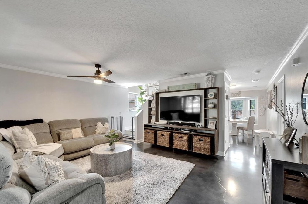 6151 Kiteridge Dr, Lithia FL 33547-5849 exterior