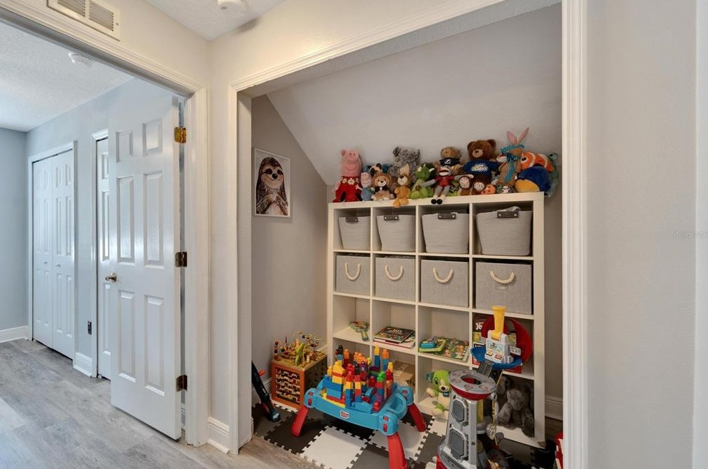 6151 Kiteridge Dr, Lithia FL 33547-5849 exterior