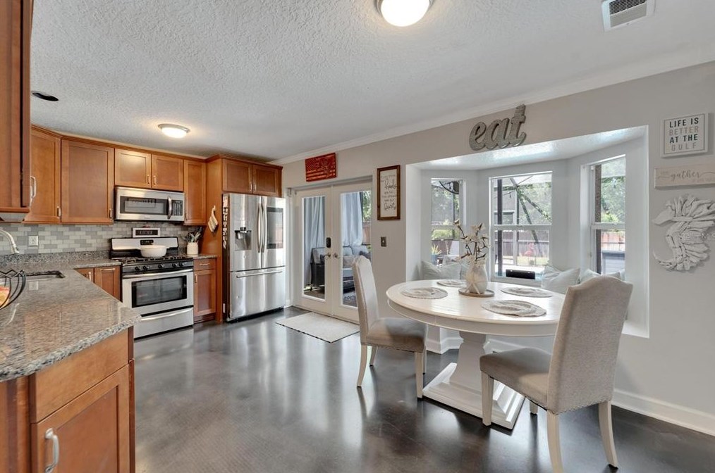 6151 Kiteridge Dr, Lithia FL 33547-5849 exterior