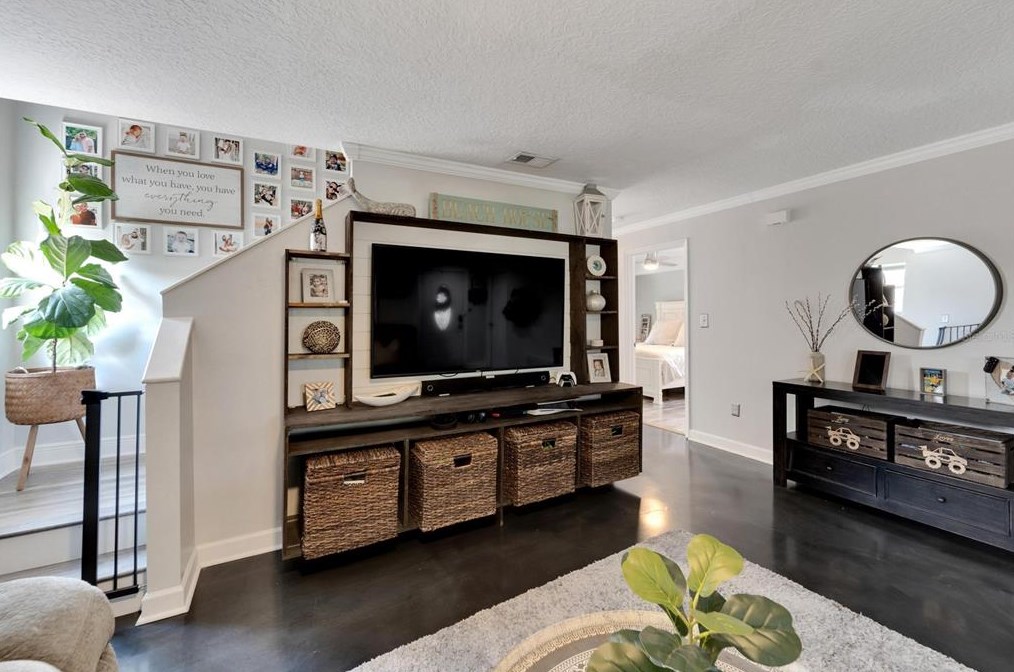 6151 Kiteridge Dr, Lithia FL 33547-5849 exterior