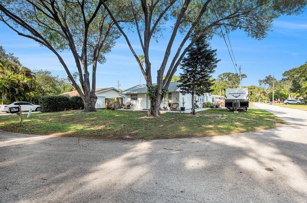 4205 78th Ln N, Saint Petersburg, FL 33709