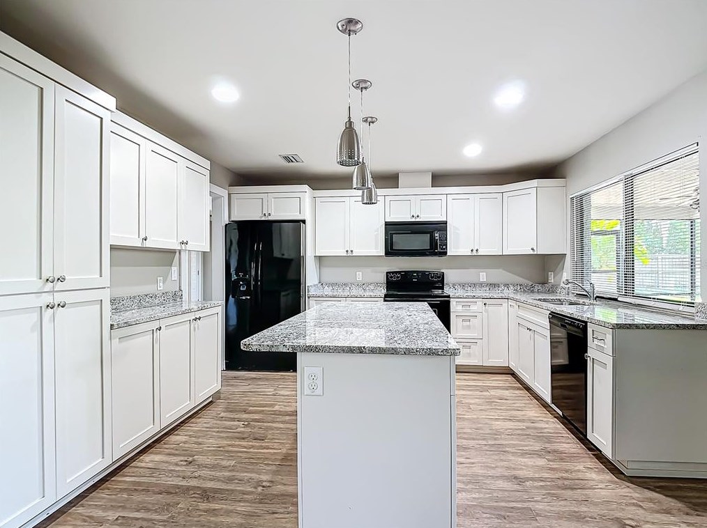 1502 Teakwood Dr, Plant City FL  33563-7848 exterior