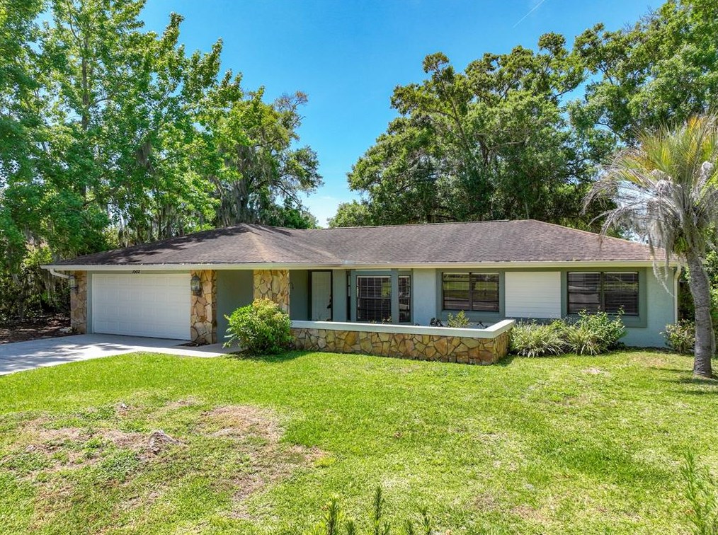 1502 Teakwood Dr, Plant City FL  33563-7848 exterior