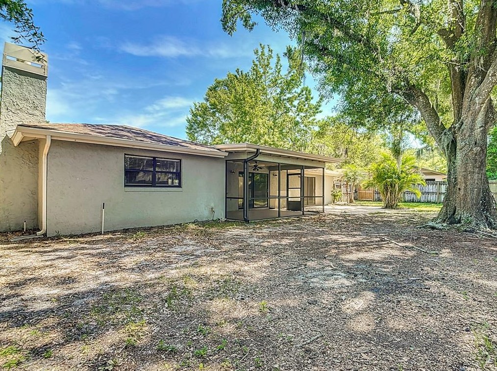 1502 Teakwood Dr, Plant City FL  33563-7848 exterior