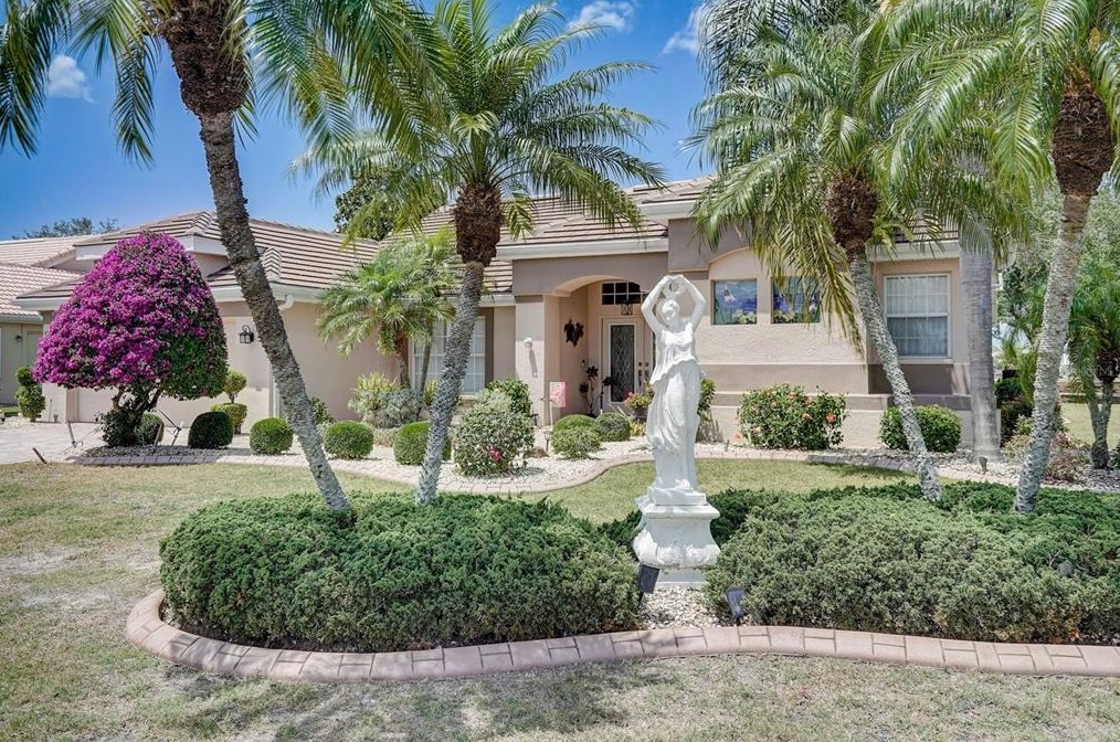 2315 Platinum Dr, Ruskin, FL 33573-6496