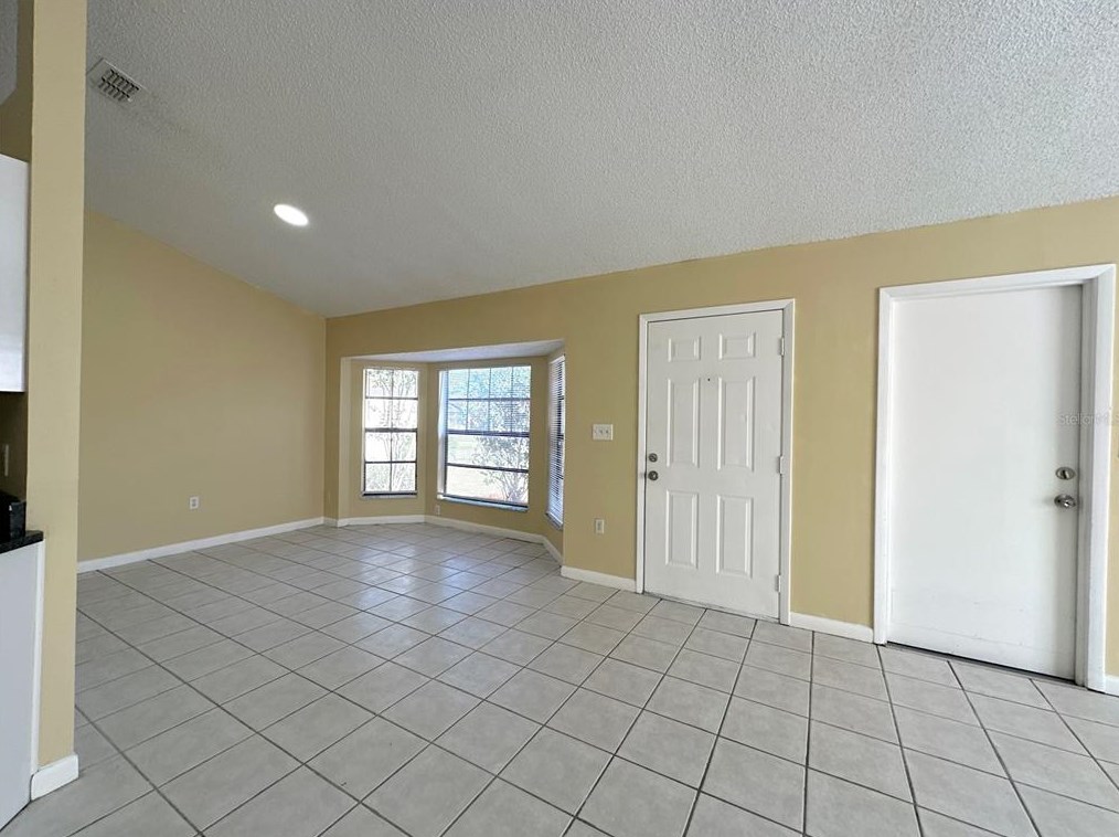3933 Magnolia Lake Ln, Orlando, FL 32810-2886