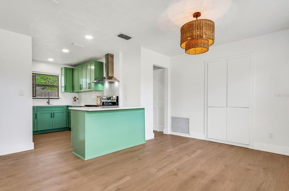 4071 34th Ave, Saint Petersburg FL  33713-1264 exterior