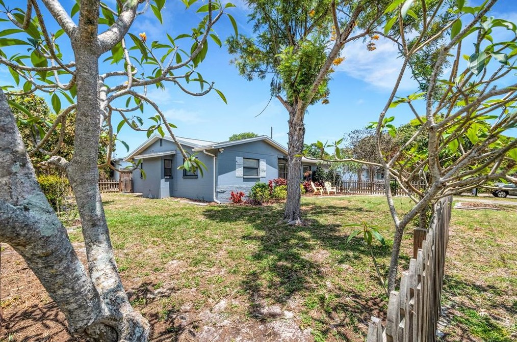 4071 34th Ave, Saint Petersburg FL  33713-1264 exterior