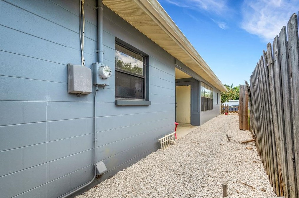 4071 34th Ave, Saint Petersburg FL  33713-1264 exterior