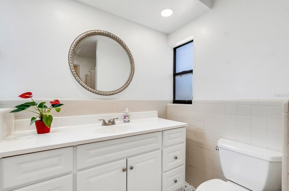 4071 34th Ave, Saint Petersburg FL  33713-1264 exterior