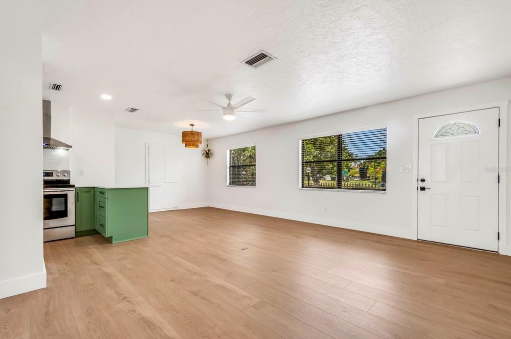 4071 34th Ave, Saint Petersburg FL  33713-1264 exterior