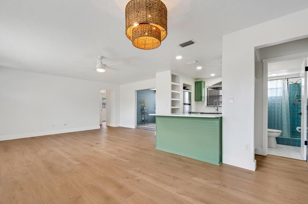 4071 34th Ave, Saint Petersburg FL  33713-1264 exterior