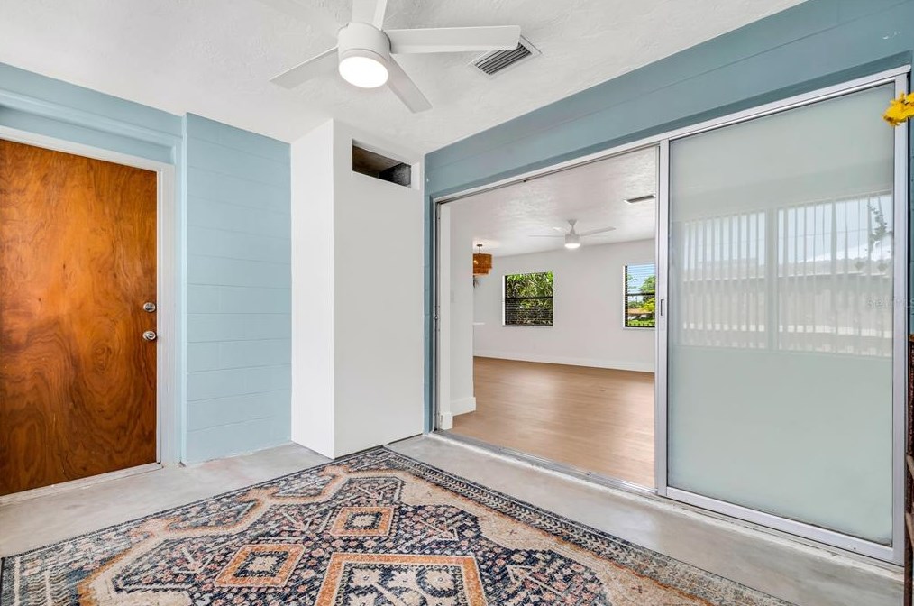 4071 34th Ave, Saint Petersburg FL  33713-1264 exterior