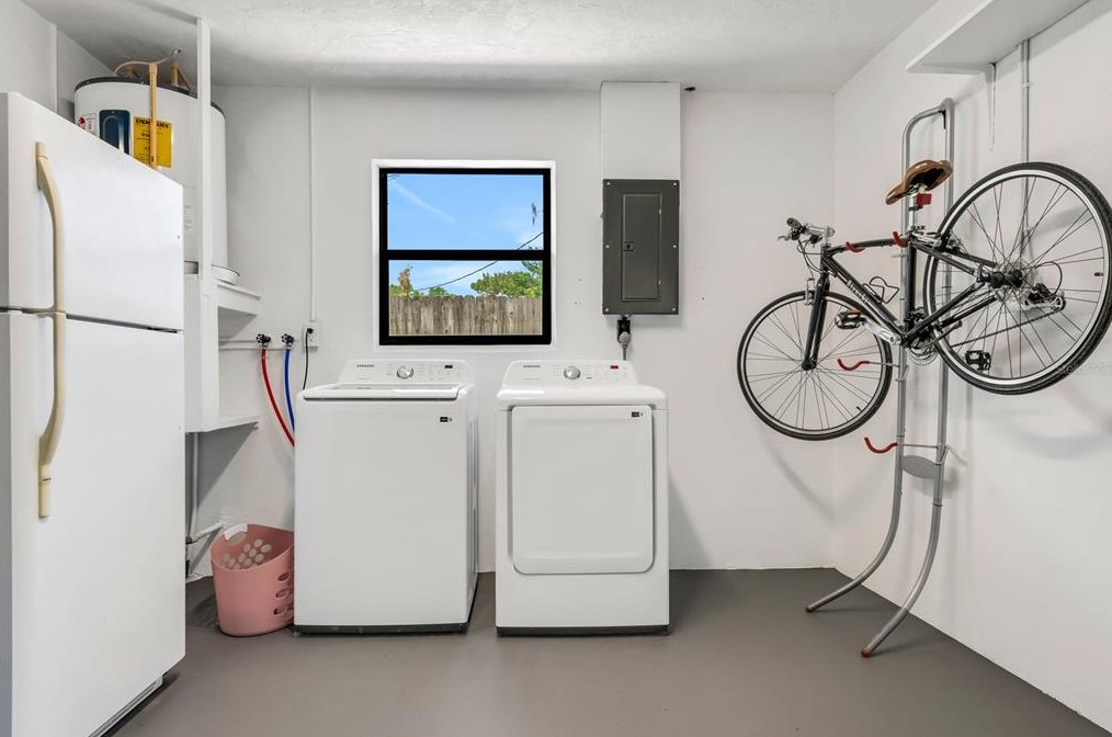 4071 34th Ave, Saint Petersburg FL  33713-1264 exterior