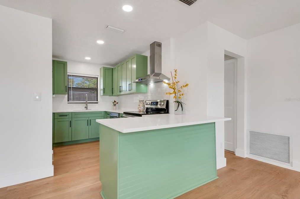 4071 34th Ave, Saint Petersburg FL  33713-1264 exterior