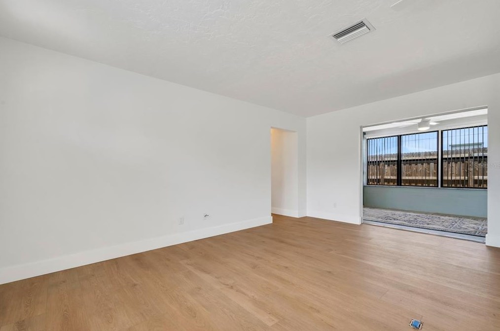 4071 34th Ave, Saint Petersburg FL  33713-1264 exterior