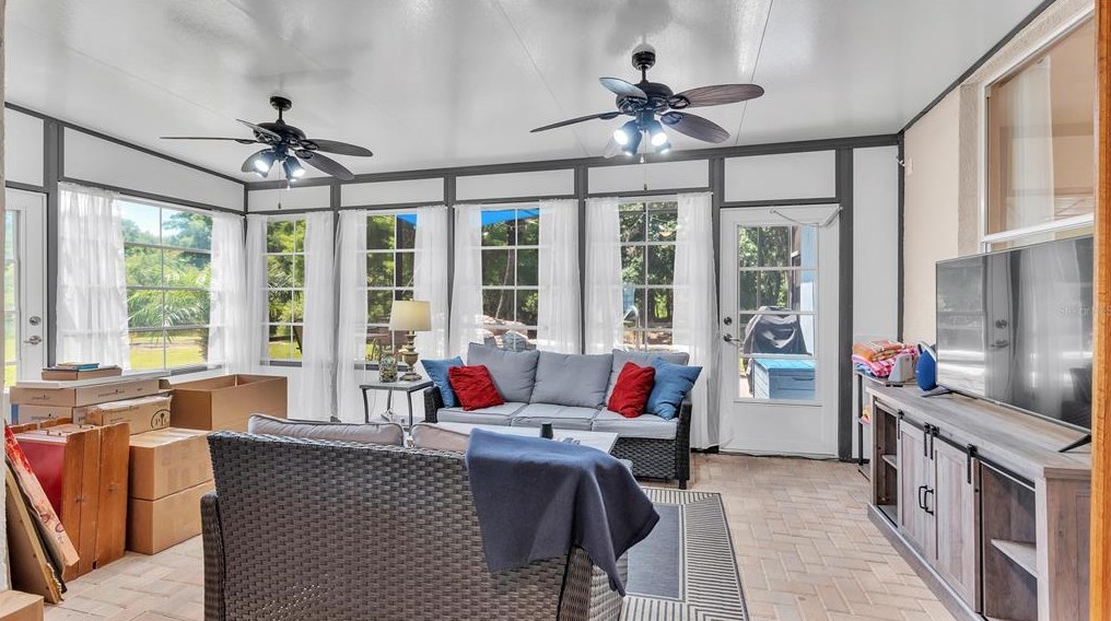 2701 Spg Mdw Dr, Plant City FL  33566-9618 exterior