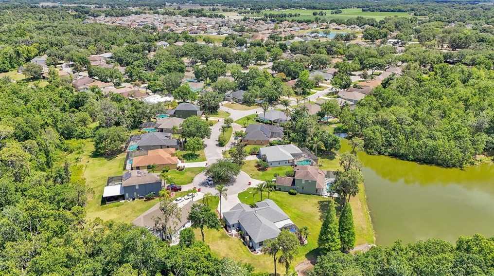 2701 Spg Mdw Dr, Plant City FL  33566-9618 exterior