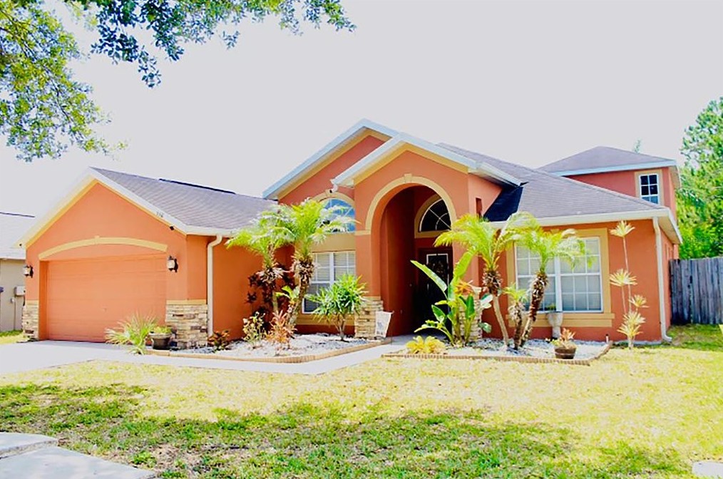 6610 Brighton Park Dr, Ruskin, FL 33572-8100