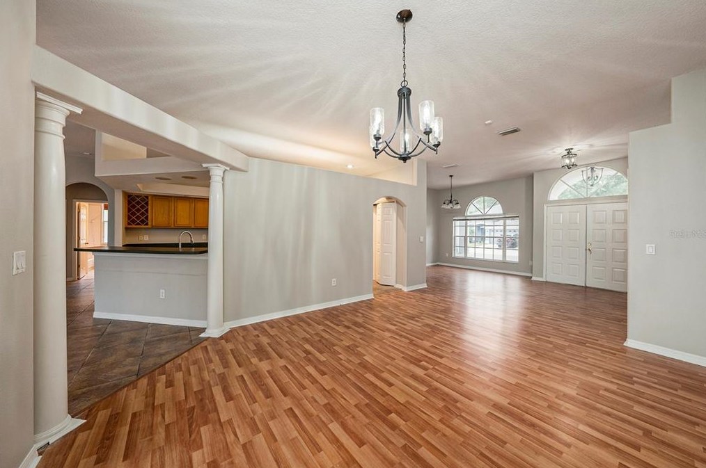 10012 Kingshyre Way, Tampa FL 33647-2875 exterior