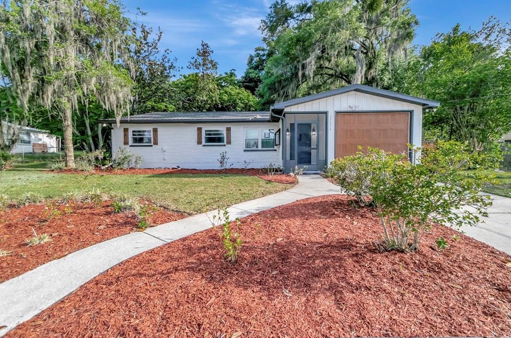 37036 Janet Cir, Dade City, FL 33525