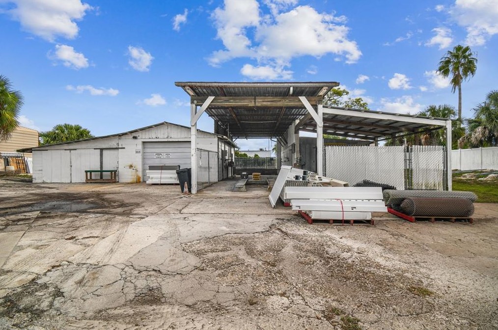 1142 Precision St, Tarpon Springs, FL 34691-5627