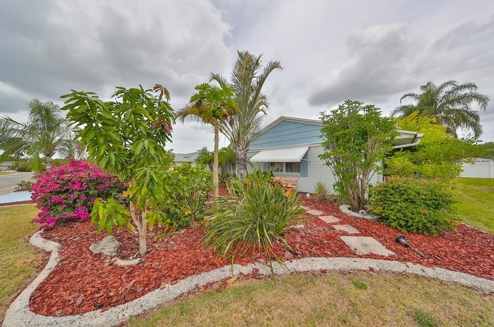1611 Vincennes Dr, Ruskin, FL 33573-5019