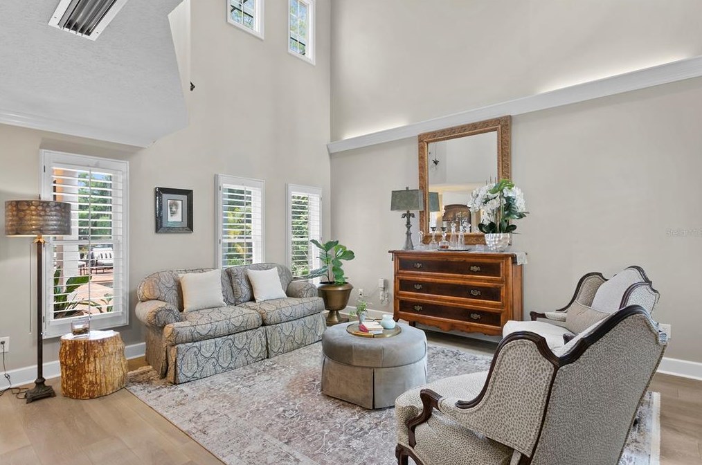 3133 Lk Ellen Dr, Tampa FL 33618-3600 exterior