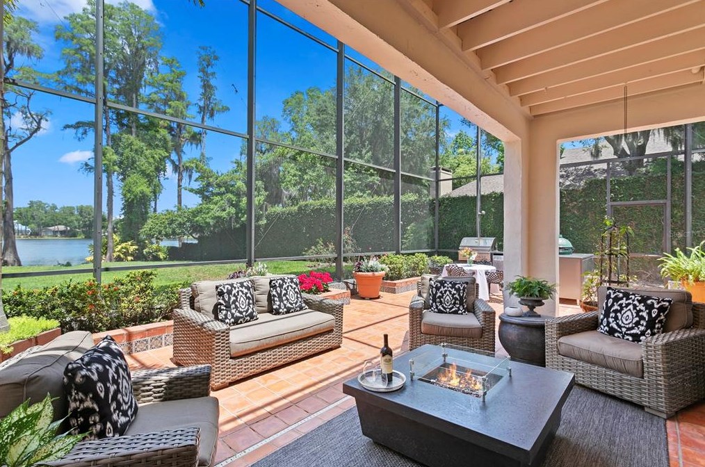 3133 Lk Ellen Dr, Tampa FL 33618-3600 exterior