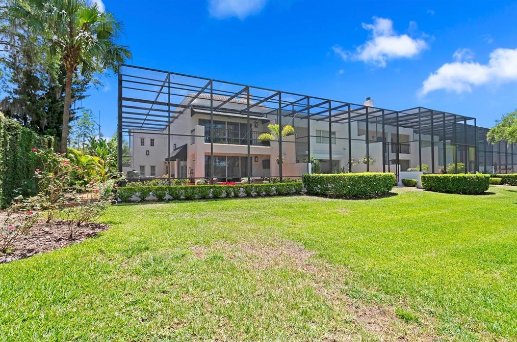 3133 Lk Ellen Dr, Tampa FL 33618-3600 exterior